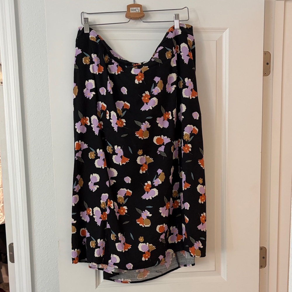 Chic Black Floral High-Low Skirt